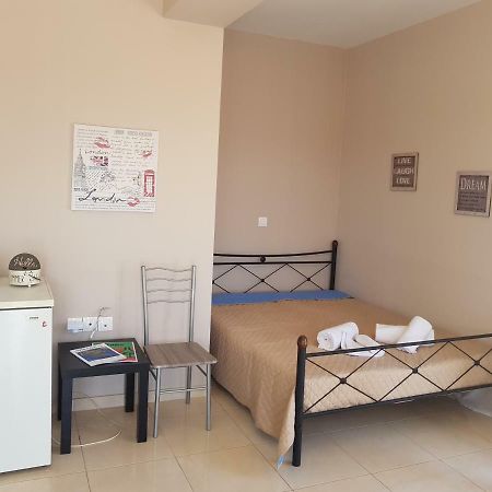 Butterfly Apartment Kalamata Bagian luar foto