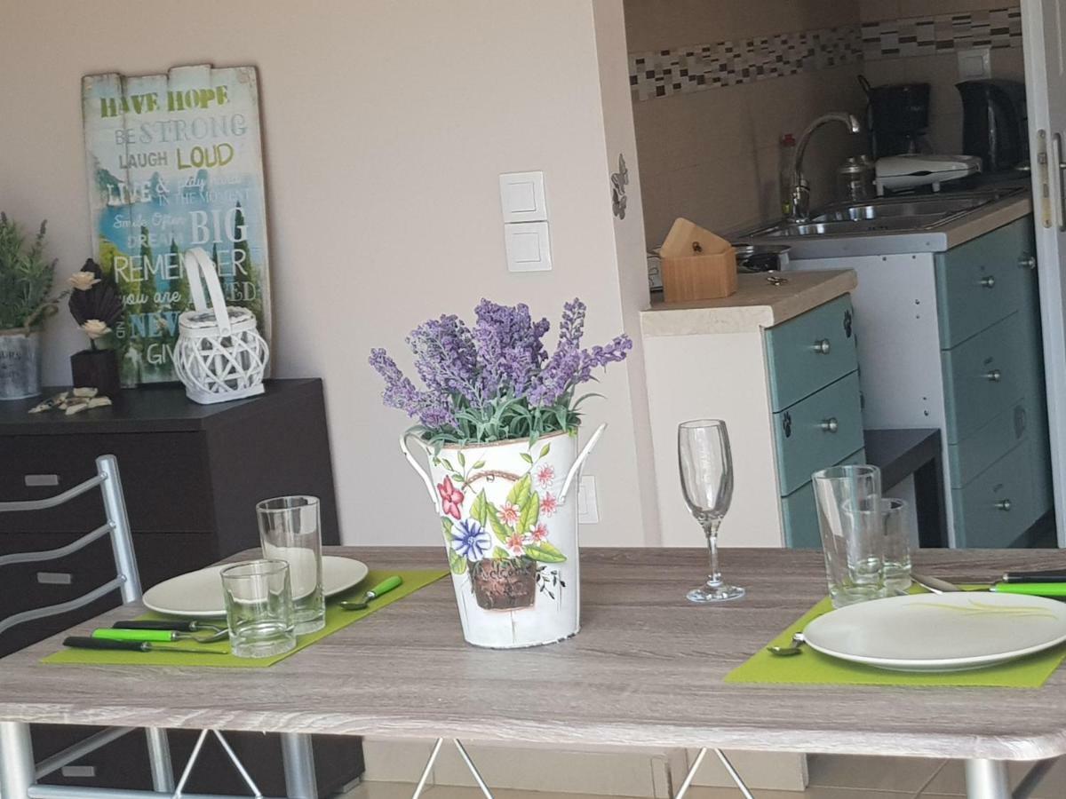 Butterfly Apartment Kalamata Bagian luar foto